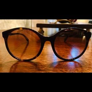 Incredible authentic Fendi tortoise shell sunglasses/Brown lense-New in Case!